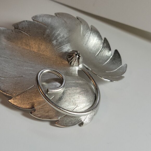 Antique Silvery Finish high Quality Rhodium Touch Leaf Brooch Magnificent Piece - Picture 2 of 6